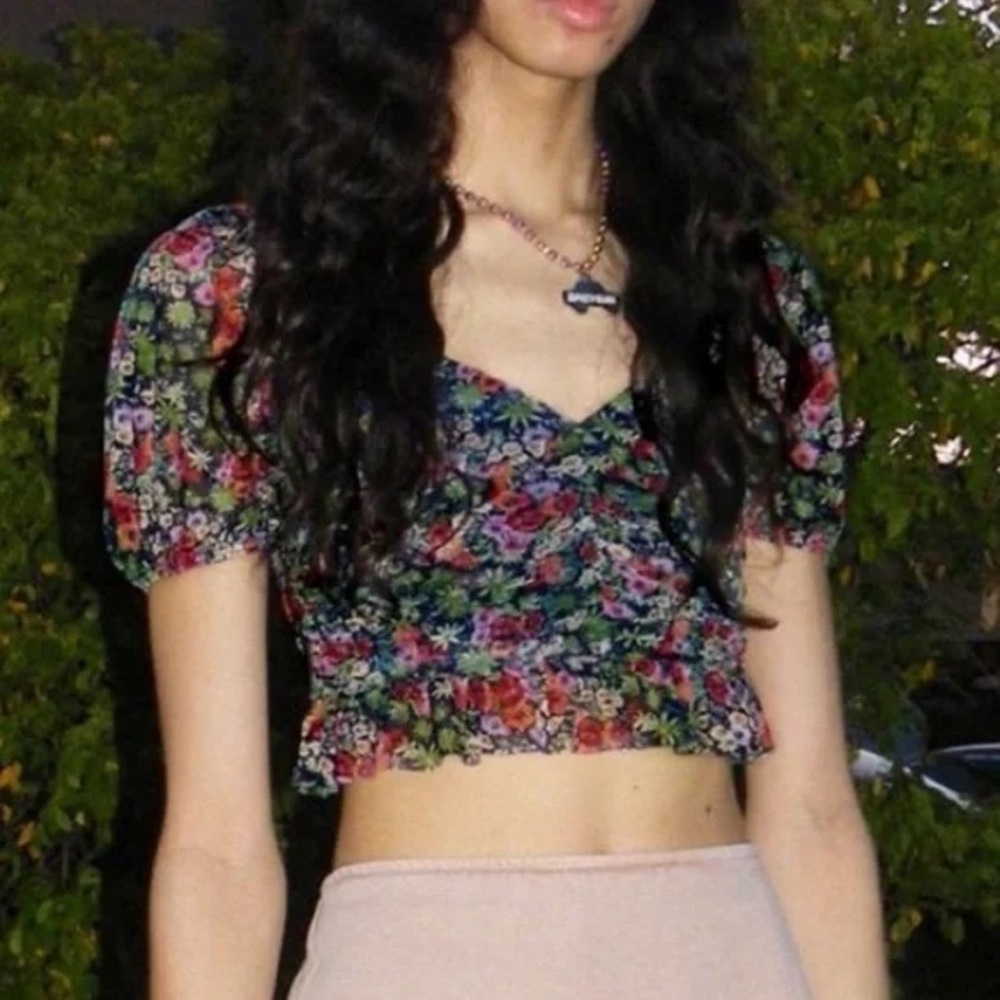 🔥3/$20🔥 Urban Outfitters Black Floral Crop Top - Multicolor Size Small Petite
